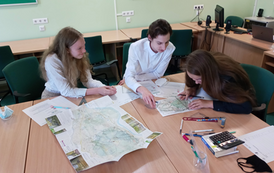 Uczniowie w czadania zespołowego 