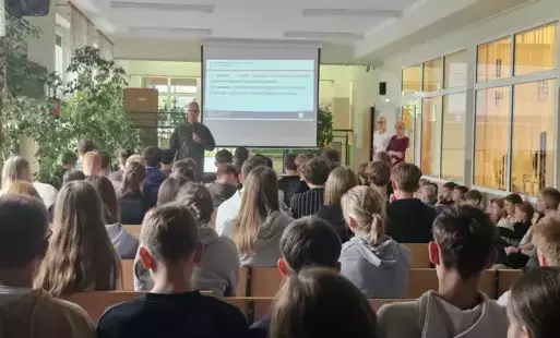 Zdjęcie do Spotkanie uczni&oacute;w z żołnierzami Wojskowego Centrum Rekrutacji w Koninie