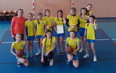 Zdjęcie do Piłka koszykowa g&oacute;rą!