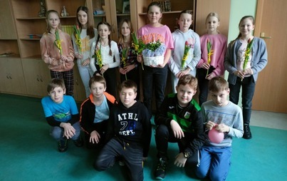 Zdjęcie do Zdrowy i sportowy Dzień Kobiet w klasie IV a