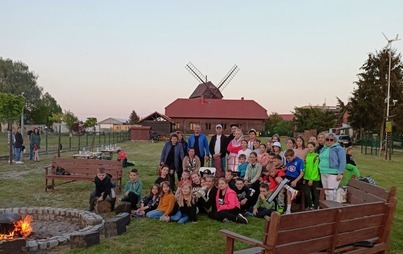 Zdjęcie do Członkowie szkolnego koła PCK na "Nocy Muze&oacute;w" organizowanej przez Miejsko Gminną Bibliotekę Publiczną w Kleczewie i Ochotniczą Straż Pożarną w Budzisławiu Kościelnym